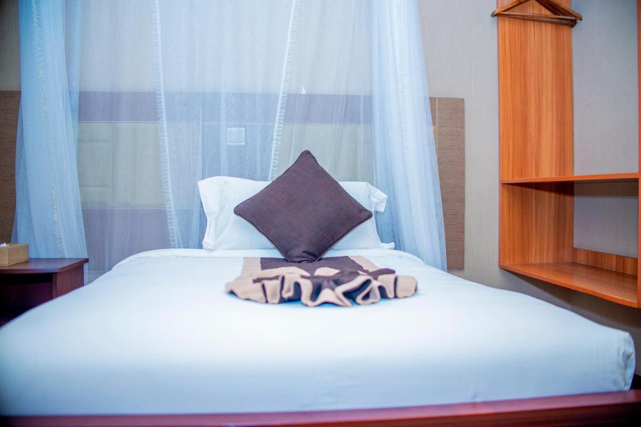 Hera Hotel カンパラ エクステリア 写真