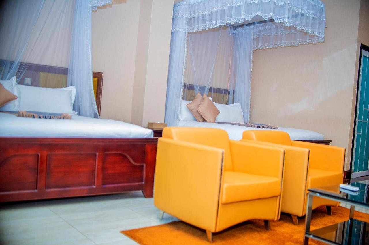 Hera Hotel カンパラ エクステリア 写真