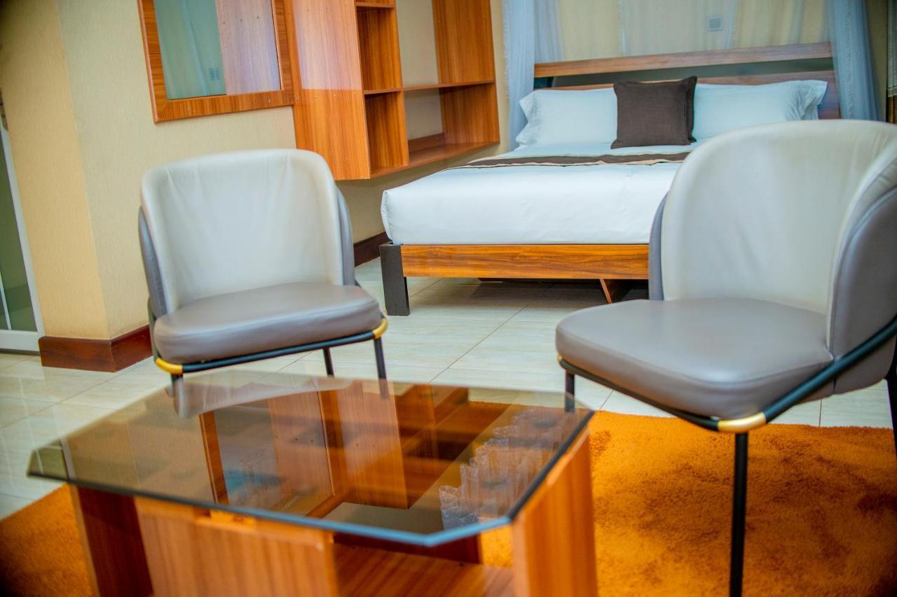 Hera Hotel カンパラ エクステリア 写真