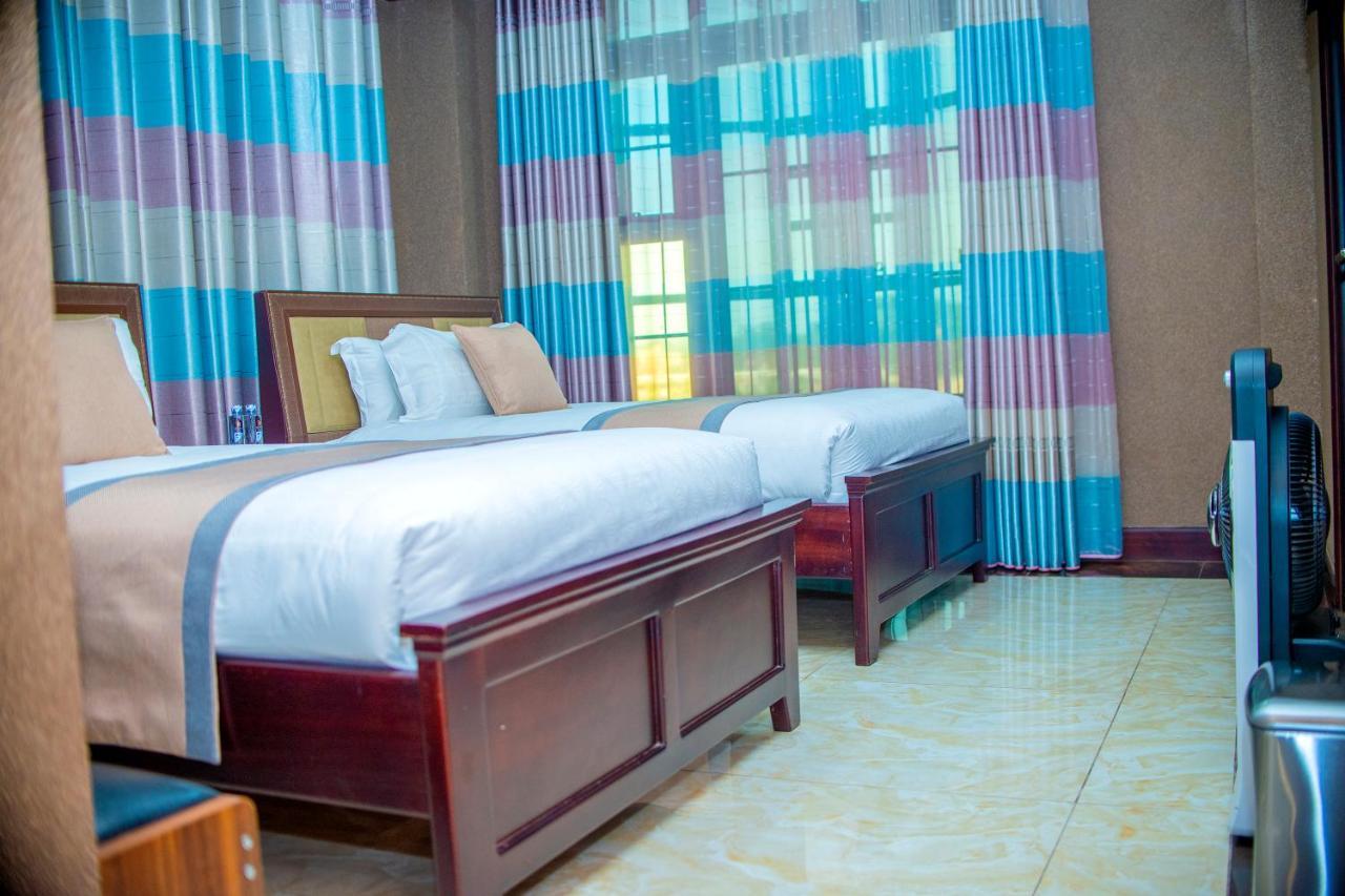 Hera Hotel カンパラ エクステリア 写真