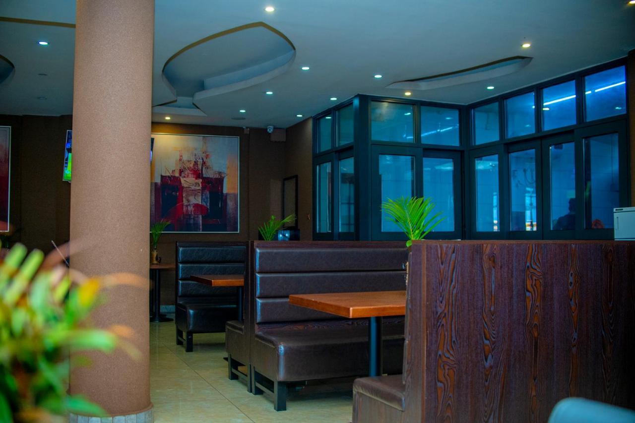 Hera Hotel カンパラ エクステリア 写真