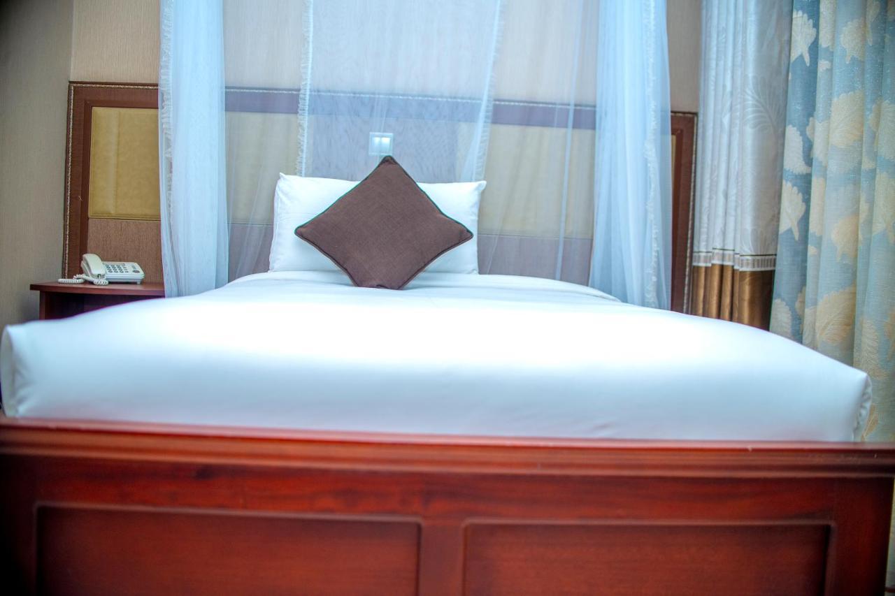 Hera Hotel カンパラ エクステリア 写真