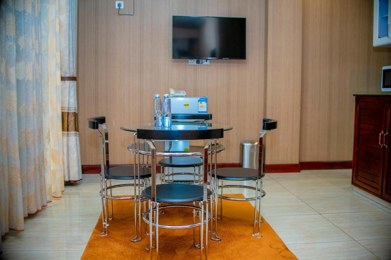 Hera Hotel カンパラ エクステリア 写真