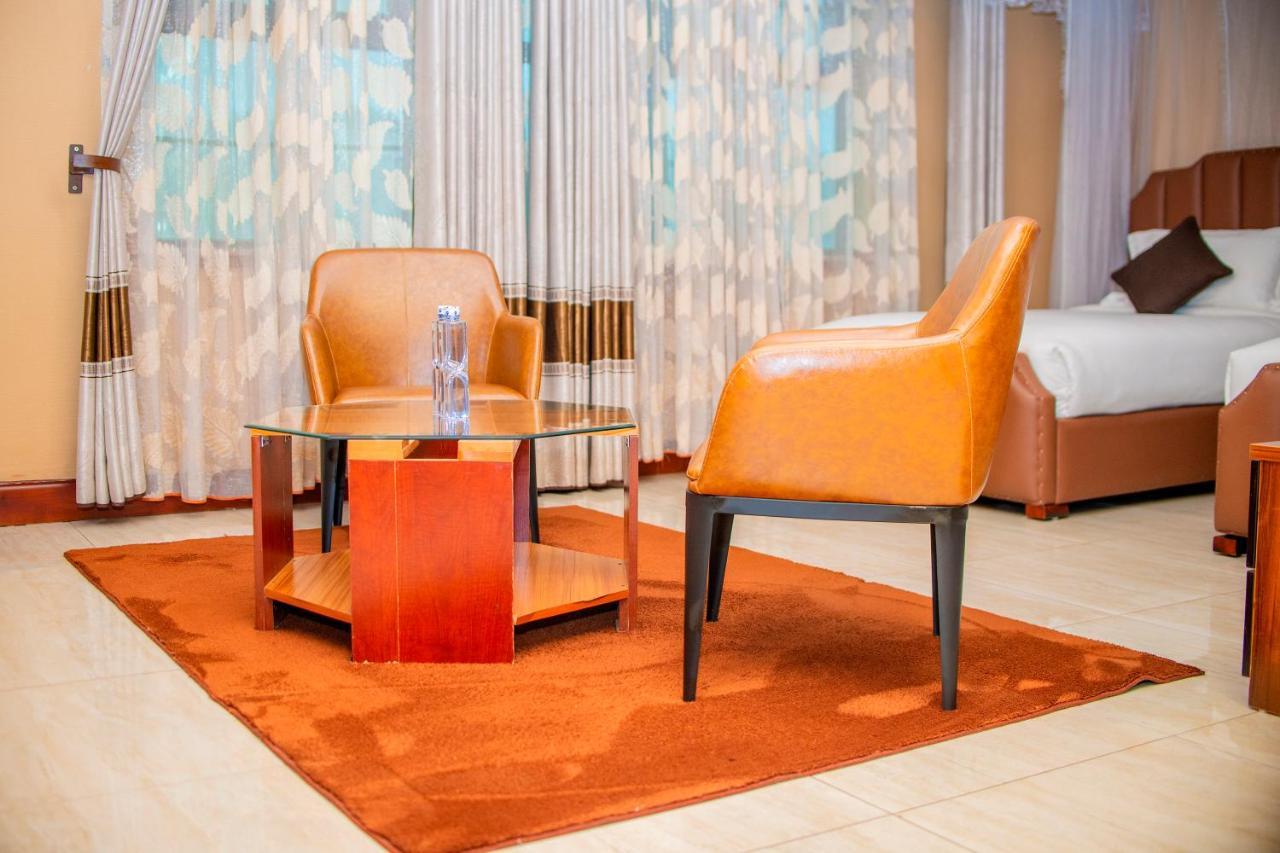 Hera Hotel カンパラ エクステリア 写真